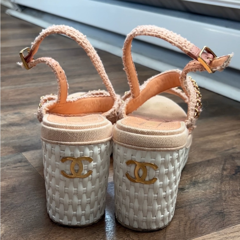 CHANEL Peach and Cream wedges - Picture 4 of 5